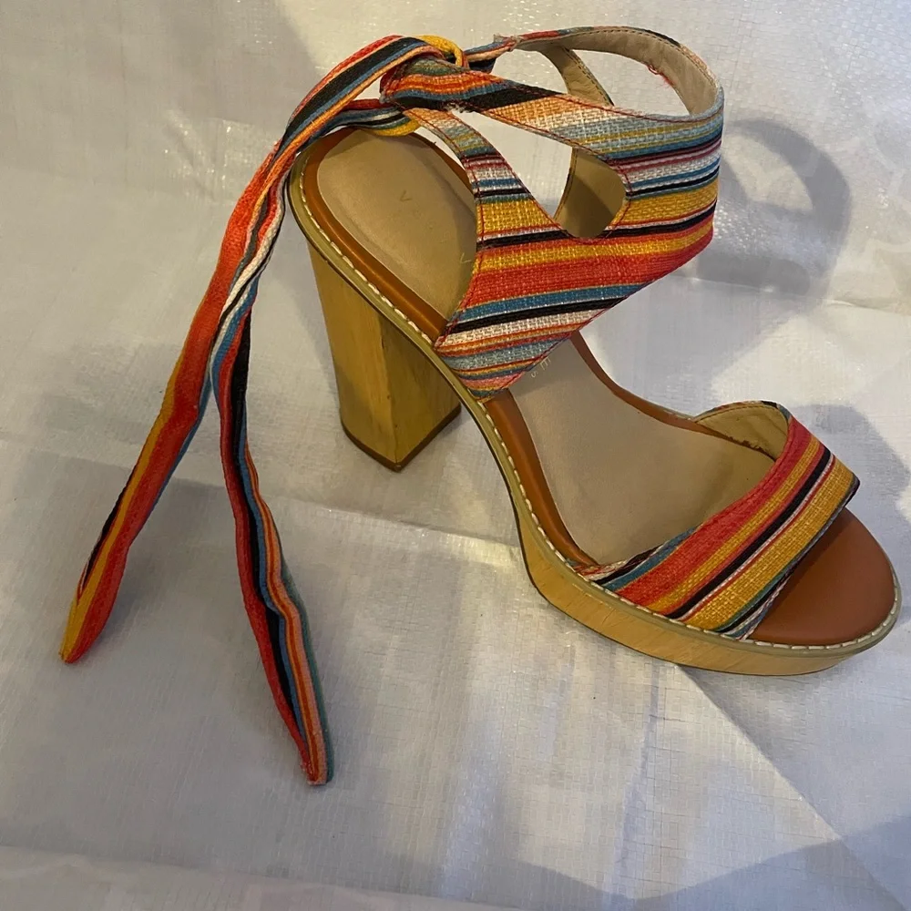 Platform heels - Picture 1 of 3